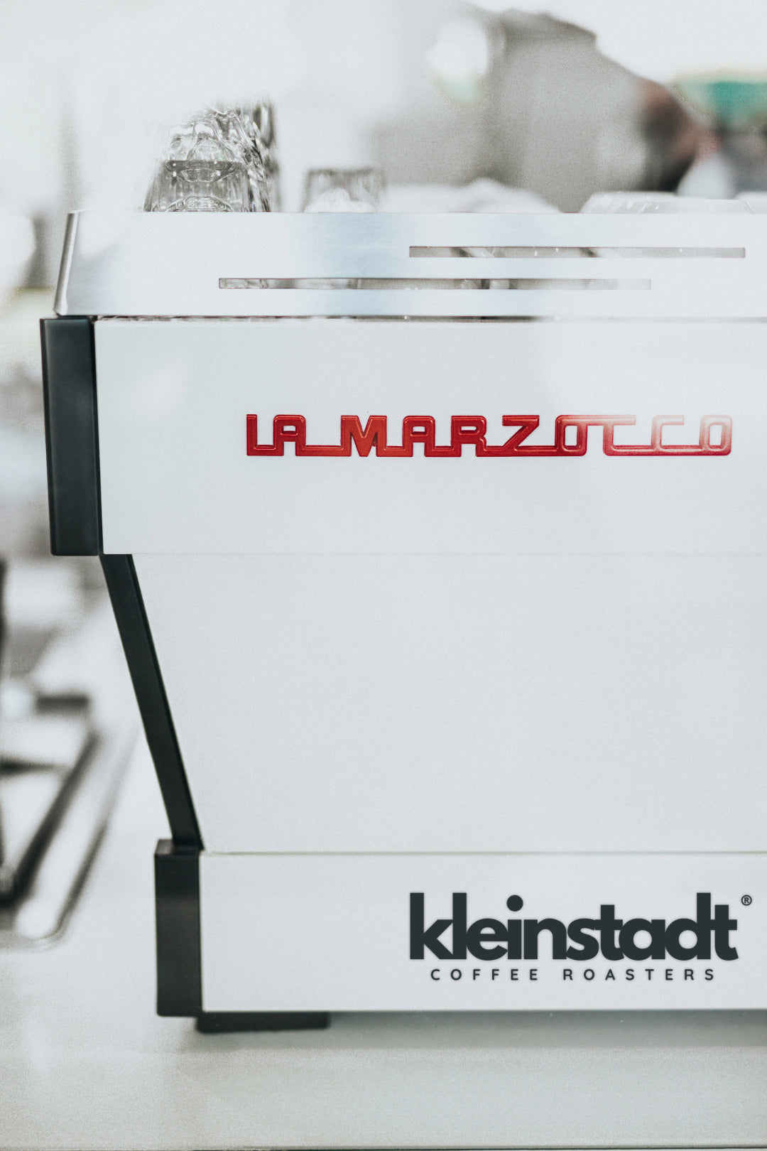 Siebträgermaschine mit Kleinstadt-Logo